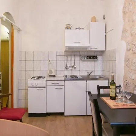 Budget Old Town -one-bedroom With Sofa Bed